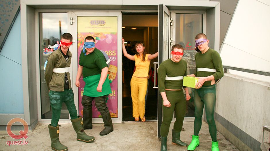 Piedzīvojumu rallijs ar auto Jāatrod apģērbus lai attēlot “Ninja Turtles”